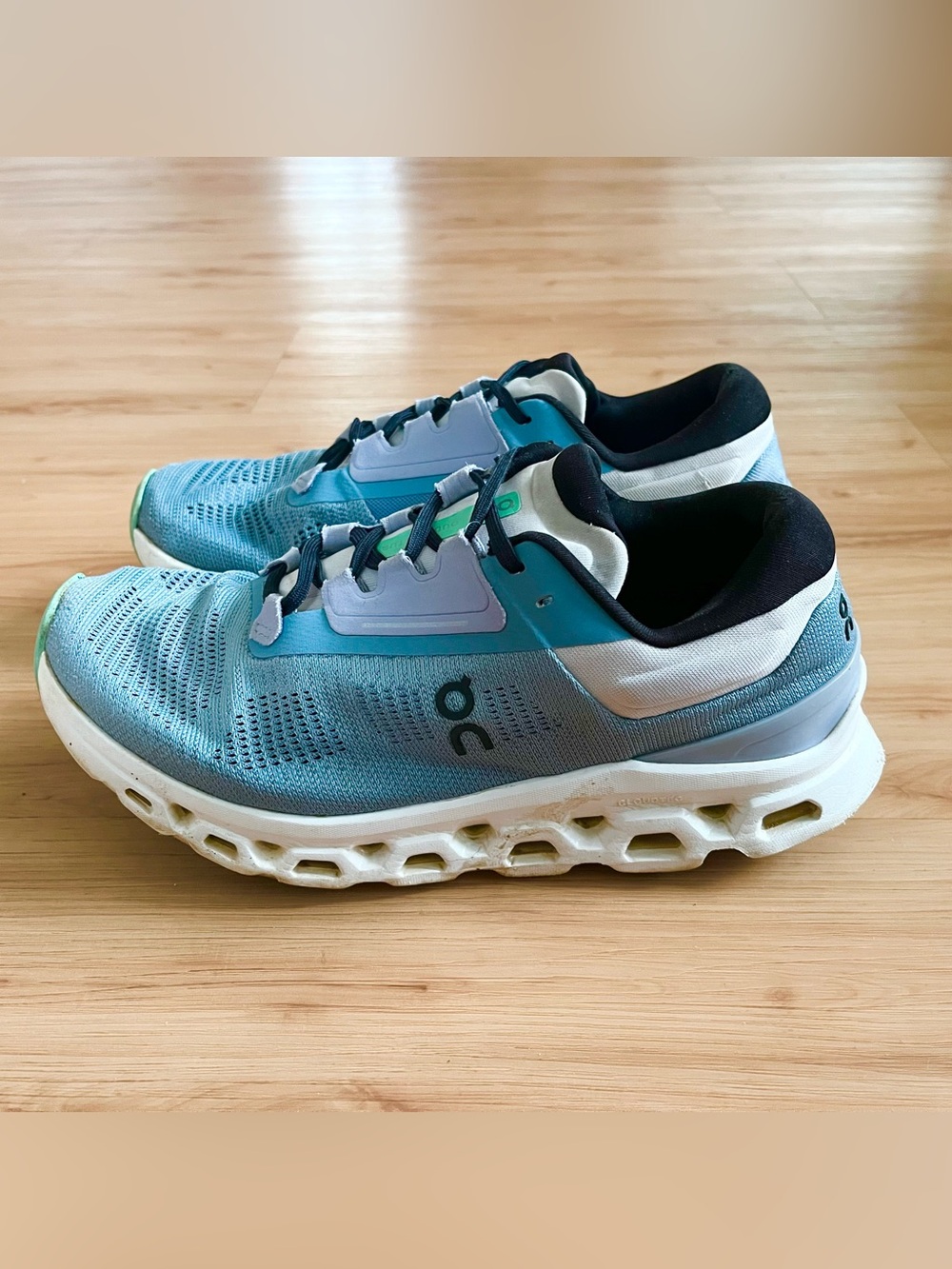 On Running Women Cloudswift Teal and White Athletic Shoes 9.0